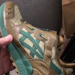 Beef and broccoli Asic boots 🥾 size 11 1/2